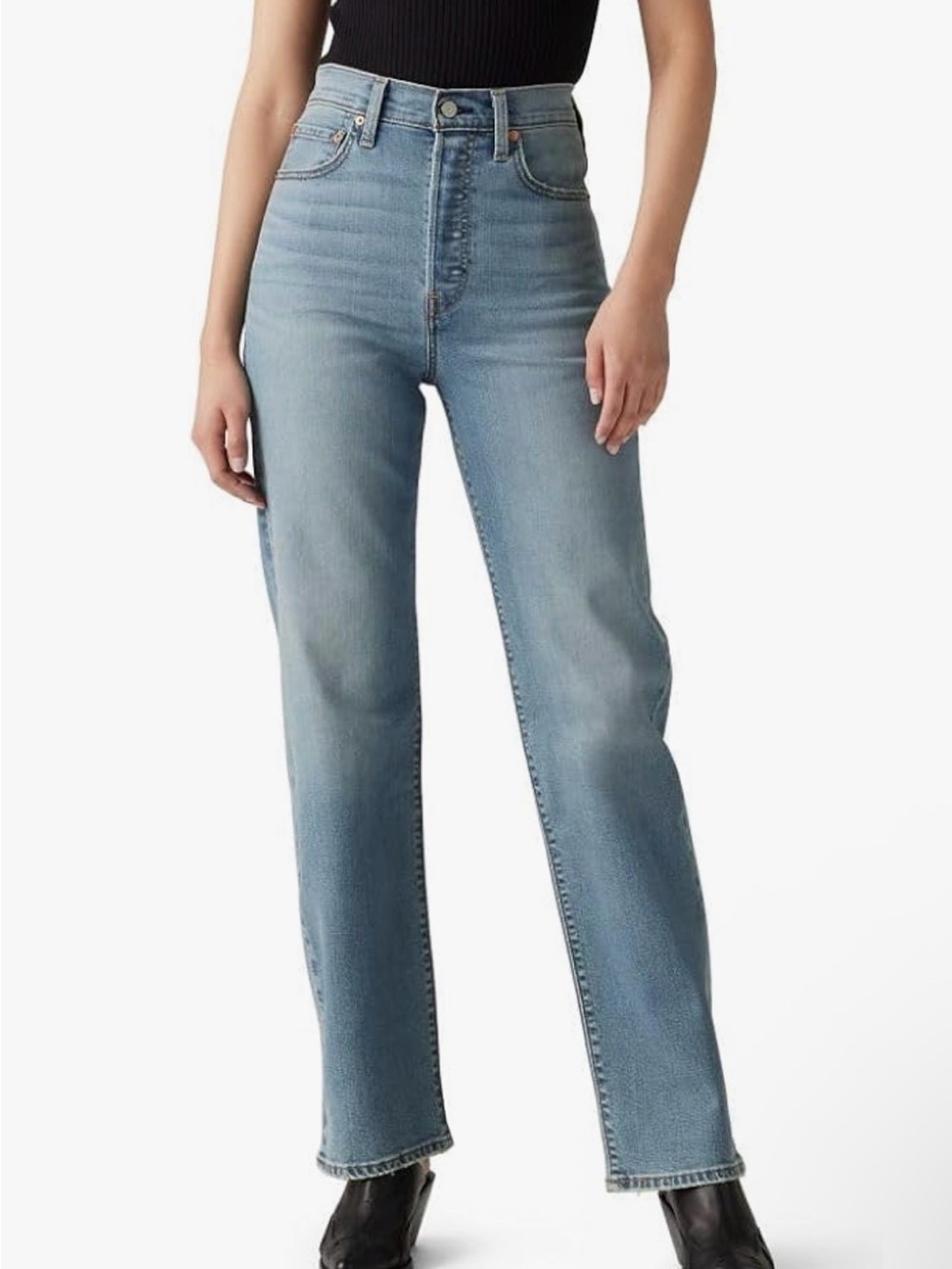 Levi's Women’s Ribcage Straight Jeans in Light Blue Wash 26x32